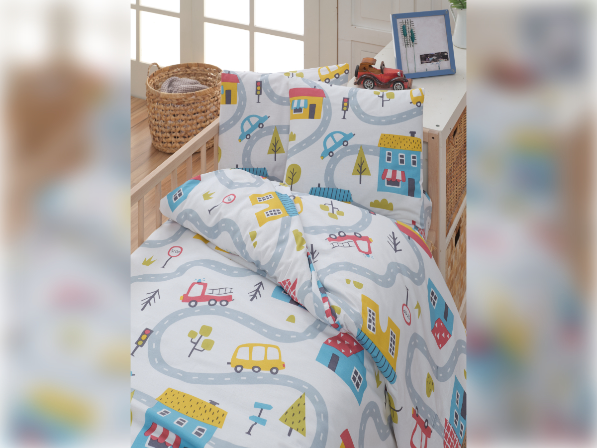 Bavlněné dětské povlečení do malé postýlky 90x135, 45x60 cm Městečko, zapínání: zipový uzávěr