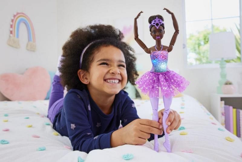Barbie® SVÍTÍCÍ MAGICKÁ BALETKA S FIALOVOU SUKNÍ