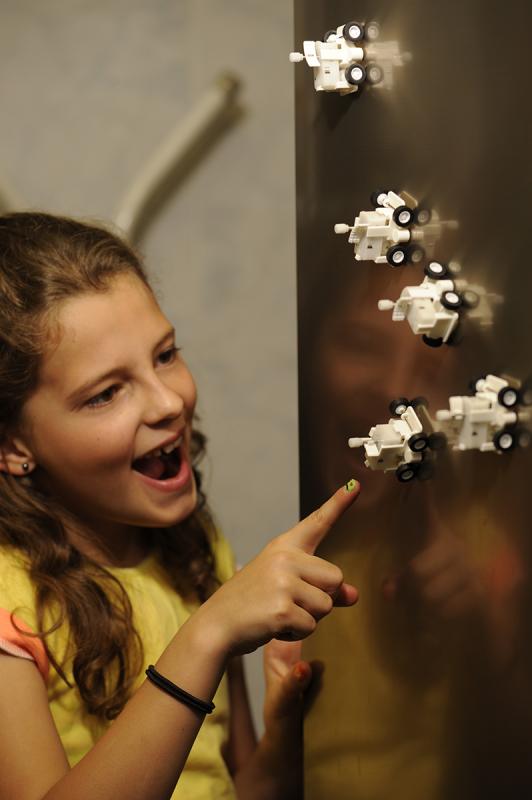 4M KidzLabs Antigravitační vozítko na ledničku